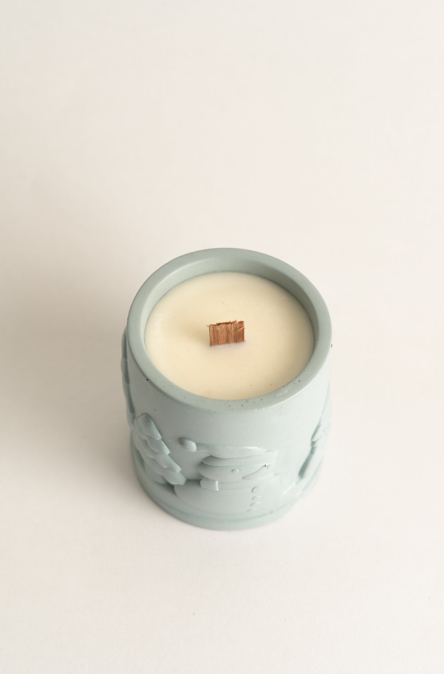 The Amiable Snowmen Candle